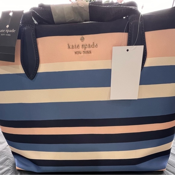 kate spade NY NWT tote set/2 large tote 14.25”wide, 11.8”high and 6.25”deep - Picture 2 of 13